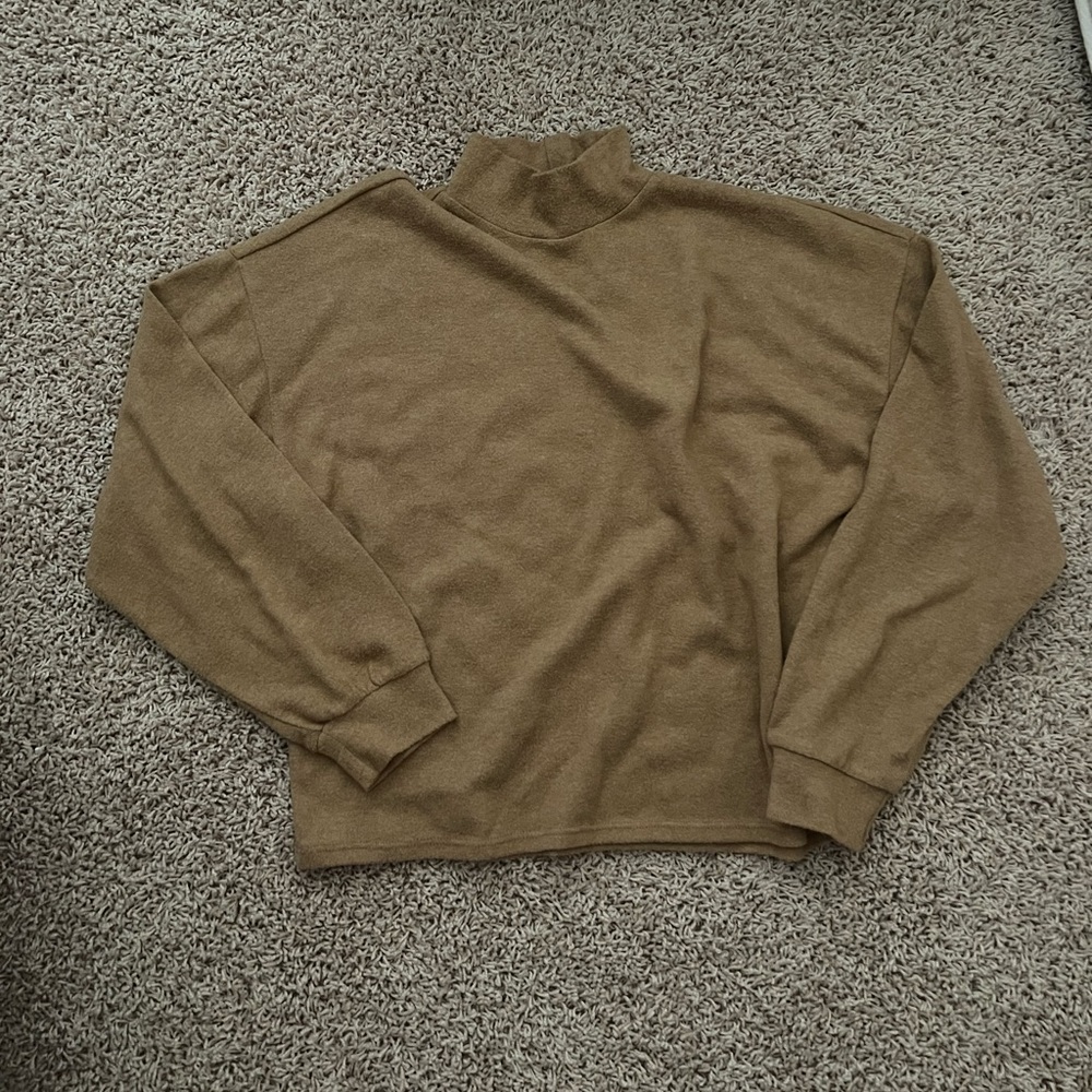Mid-neck sweater